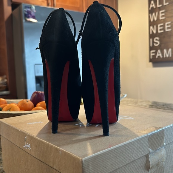 Red bottoms - Picture 4 of 7